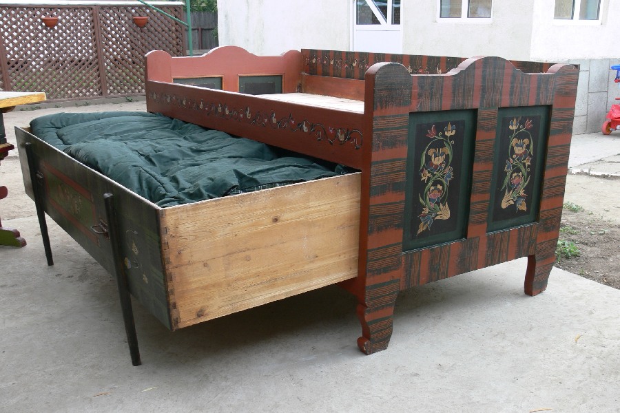 A Conventional Trundle Bed