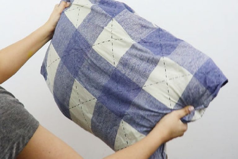 An Ultimate Guide On How To Fluff A Pillow