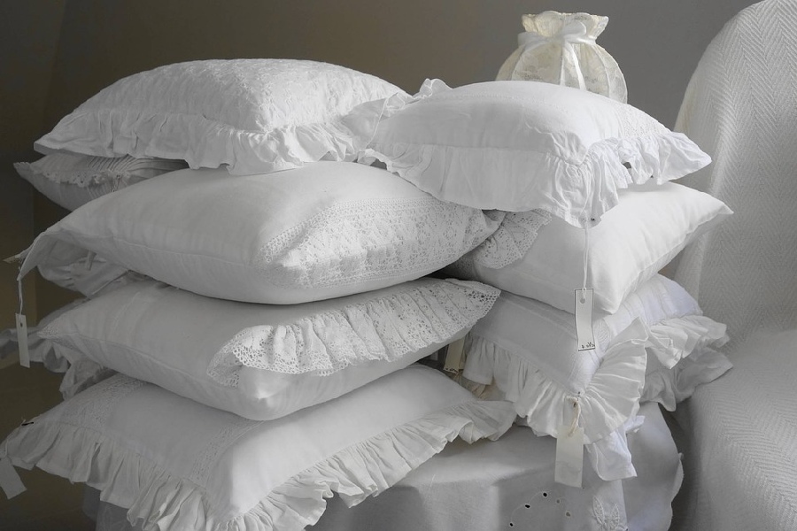 Thoroughly wash the pillowcases to remove stains.
