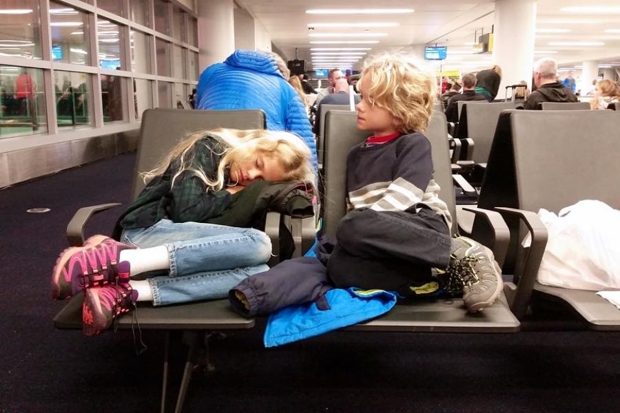Can you take a pillow and blanket on a plane- Reasons for taking personal pillows