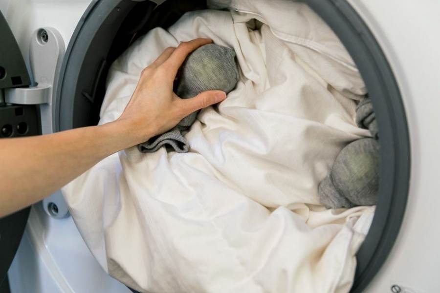 How to pluff pillows in dryer without tennis balls - Using an alternative to tennis ball 