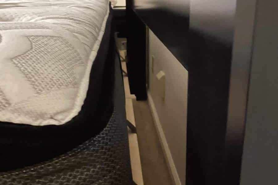 How To Keep Pillows From Falling Between Mattress And Wall - Is a headboard necessary