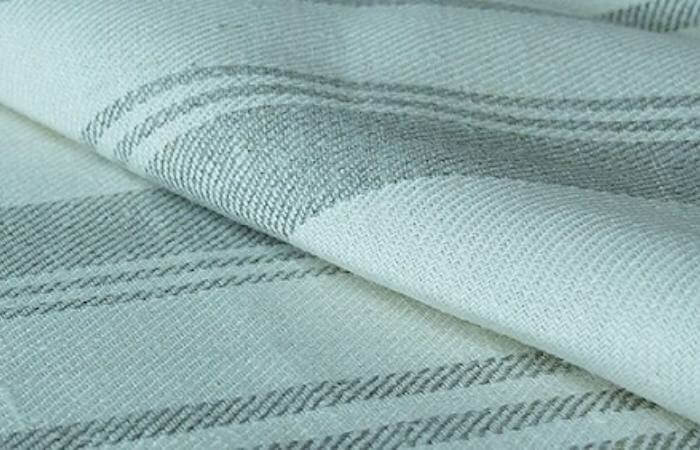 Plain woven linen fabric