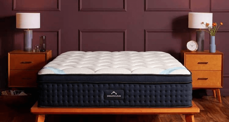 Dreamcloud mattress gives sleepers the best of both worlds with its luxurious cashmere-blend cover, and gel-infused memory foam.